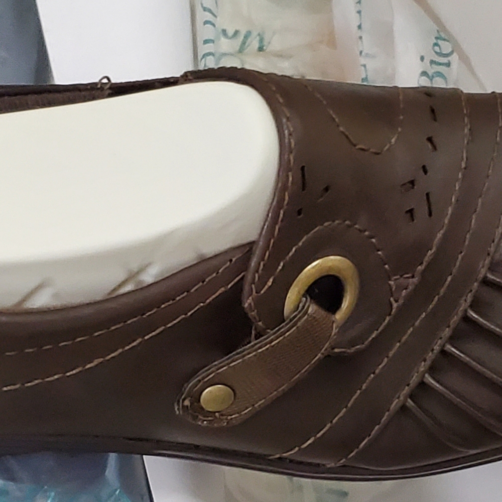 Clogs - Picture 3 of 4